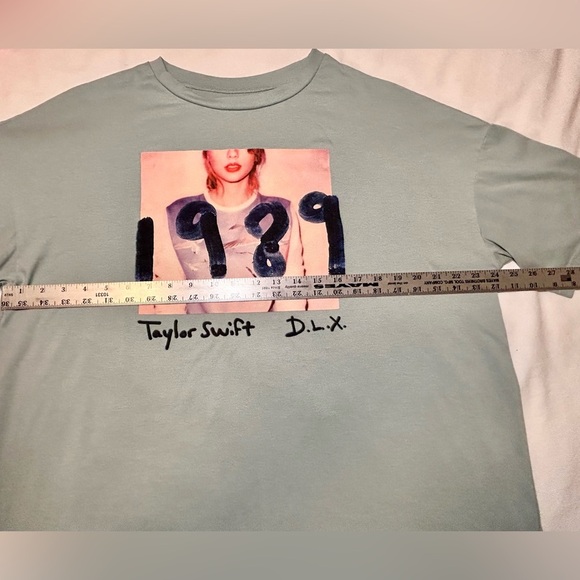 Taylor Swift 1989 DLX Shirt Sleeve Tee Size Large - Picture 2 of 7